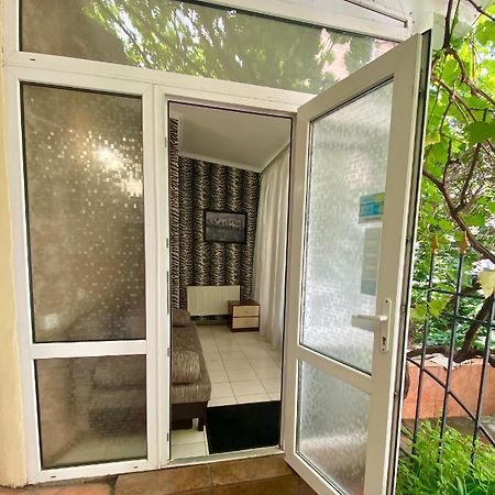 Ek Apartments Odessa Eksteriør billede