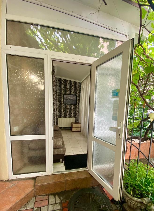 Ek Apartments Odessa Eksteriør billede